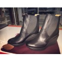 Scarpa in pelle liscia di colore nero