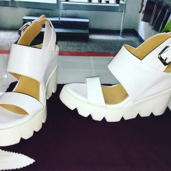Sandali in pelle colore bianco
