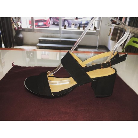Sandali a due fasce in camoscio colore nero