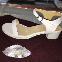 Sandali in pelle colore bianco