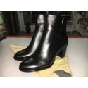Stivaletti in pelle di vitello con tacco alto in colore nero