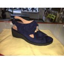 Sandali con fiocco in pelle scamosciata di colore blu oscuro