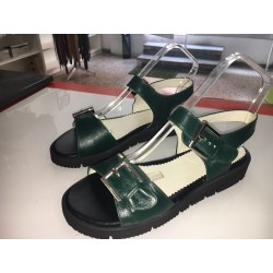 Sandali sportivi in colore nero e verde oscuro