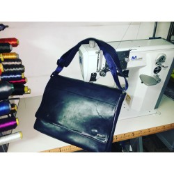 Borsa porta computer in pelle di colore blu